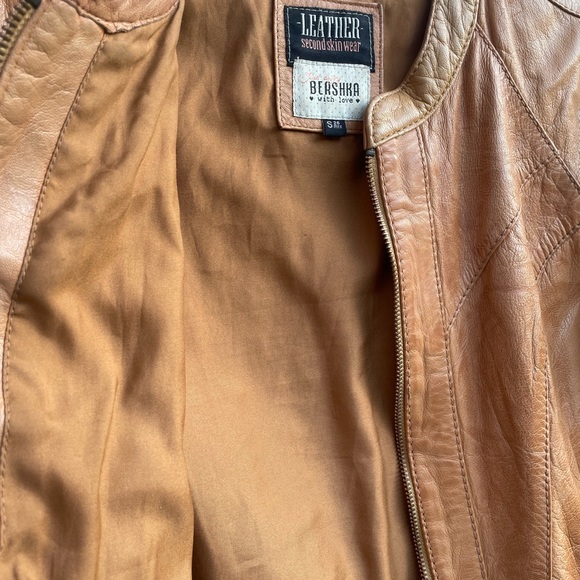 Leather jacket 🧥 - Picture 8 of 11